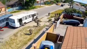 Прилет по толпе свинюшек🤣🤣🤣