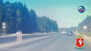 Момент страшного ДТП в Свердловской области, в котором погибли 5 человек, попал на видео