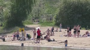 Арктический холод пришел в Магадан, европейская часть России изнывает от тропической жары.
