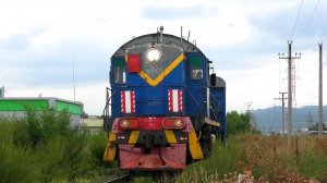 «Саяногорская электричка». ТЭМ15-169 вначале и ДМ62-1815 в конце с дизель-поездом ДПСаАЗ-0001