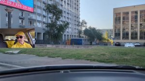 Где-то езжу, чет доставляю.