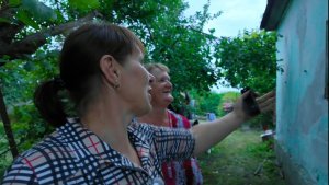 ЗАКАТАЛА ОГУРЦЫ СОБРАЛА ГОСТИНЦЕВ И ПОЕХАЛИ В ГОСТИ. КАКИЕ НАШИ ГОДЫ!!