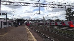 В новом окрасе тепловоз 2ТЭ25Км-0432 (ТЧЭ-2) с грузовым поездом.
