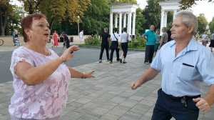 20260809 Частушки танцы цыганочка под гармонь гармошку Жители г Орла поют танцуют парк город Орёл