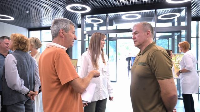 В госпитале имени Н. Н. Бурденко прошла акция «Искусство — СВОим»