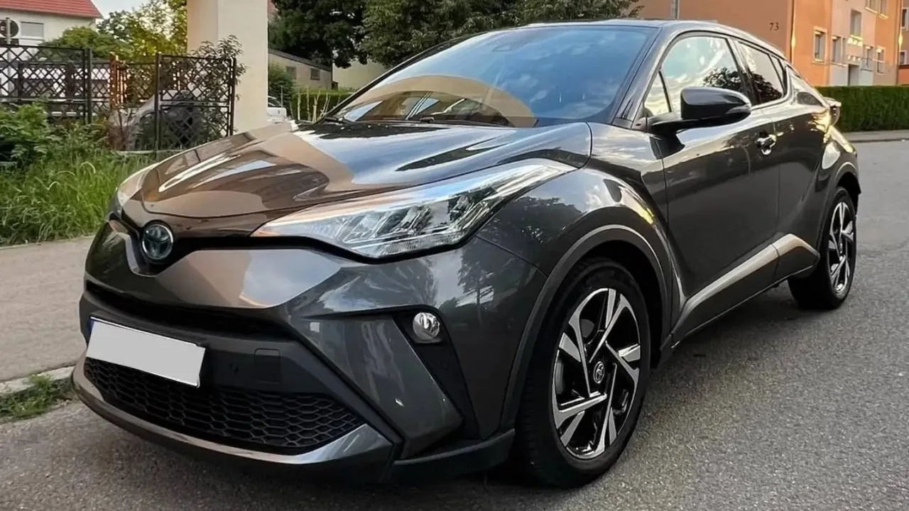 Предлагаем Вам Toyota C-HR комплектация Hybrid Advance 1.8, 2023 года.