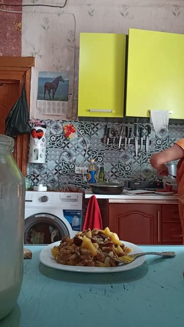 Жареная картошечка с белыми грибами.