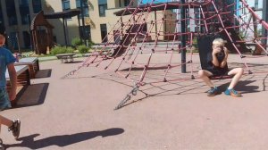стал охраником треугольником в игры бама 2