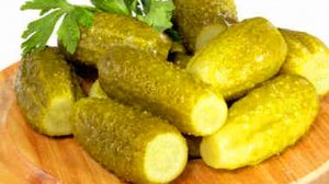 МАРИНОВАННЫЕ ОГУРЧИКИ В БАНКАХ С КУРКУМОЙ И МЁДОМ//ОЧЕНЬ ВКУСНЫЙ РЕЦЕПТИК