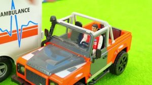 Комбайн собирает урожай! 🚜 И много других ярких игрушек детям