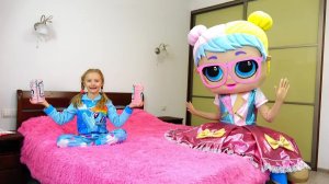 Полина и необычные игрушки
