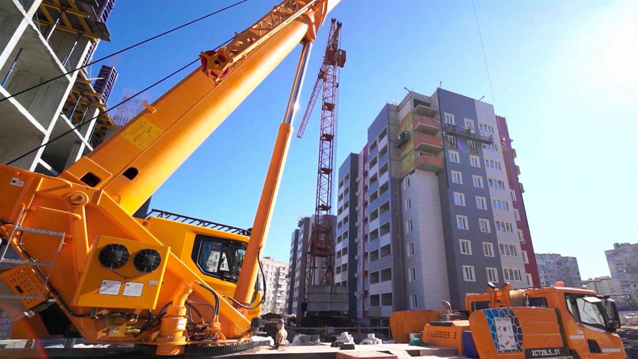 В России в строительной и смежных отраслях трудятся больше 13 миллионов человек.