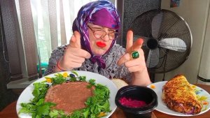 Мукбанг НЕПРИЯТНАЯ Бабуля Срочно ищет Молодого ДЕДУЛЮ!