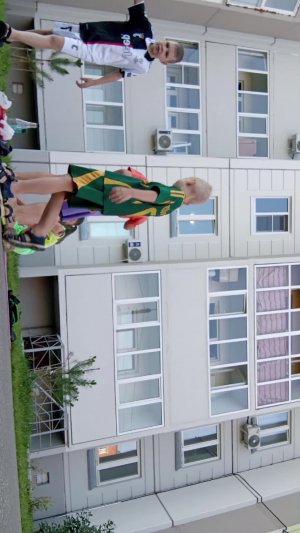 играем и кушаем на улице.