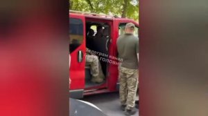 Львов, слуги Зеленского разбили голову бесправному рабу на сафари, а его дочке залили  газом