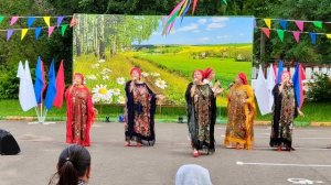 «Любовь моя» - солирует Ольга Катковская. Вокальный ансамбль «Привокзальные узоры «.