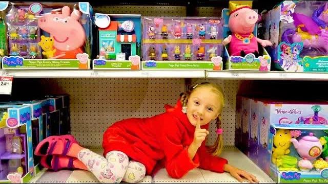 Polina And Mama Pretend Play Hide And Seek In Toy Store. Video For Kids