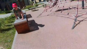 стал охранником квадратом в игры бама 2