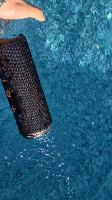 Тест Barracuda Portable Speaker в воде