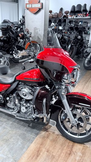 2011 HD Electra Glide Ultra Limited 103 ABS Cherry Pearl Merlot 22K (VIN 5HD***7745)