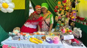 Про ярмарку, кукол, огород и про китайские огурцы.