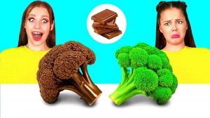 Челлендж. Шоколадная Еда vs Настоящая еда # Смешные Кулинарные Войны от DaRaDa Challenge