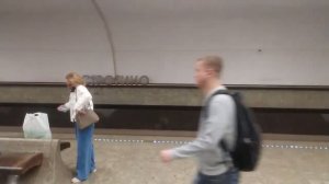 Станция метро Строгино интерьер, пассажиры, поезда Синяя (Арбатско-Покровская) Линия Фрагмент 2