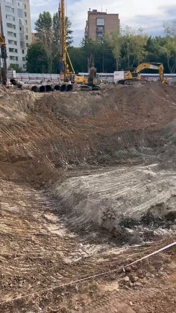 Водопонижение в активной фазе. ⚙️ Качаем грунтовые воды 24/7 для сухого котлована и стройки. 💦👇