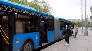 Автобус Лиаз-6213.65 слкюедует по маршруту 209