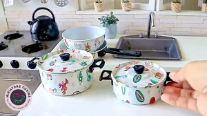 Распаковка винтажного набора игрушечной кухонной посуды и готовка миниатюрной еды в стиле ASMR