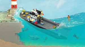Тонущие корабли LEGO — волновая машина против лодок LEGO: симуляция кораблекрушения