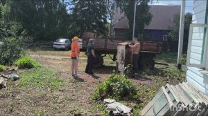 Собрались и уехали в заброшенный дом.