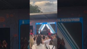 Бузова вышла на сцену стадиона «Москвич» — публика устроила настоящий ажиотаж