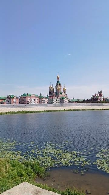 Набережная в Йошкар-Оле.  Пушкин и Онегин.