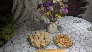 Яблочная пастила в духовке , быстрей намного чем в сушилке.