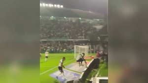 سقوط لاعب برازيلي في نفق أثناء احتفاله بتسجيل هدف