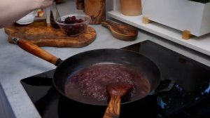 Свинина в медальонах с соусом из вишни и красного вина и сливочным картофельным пюре. Простой рецепт