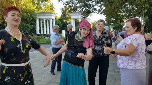 20260809 Танцы песня Цыгане едут табором живут Ходит цыганка по базару под гармонь парк город Орёл
