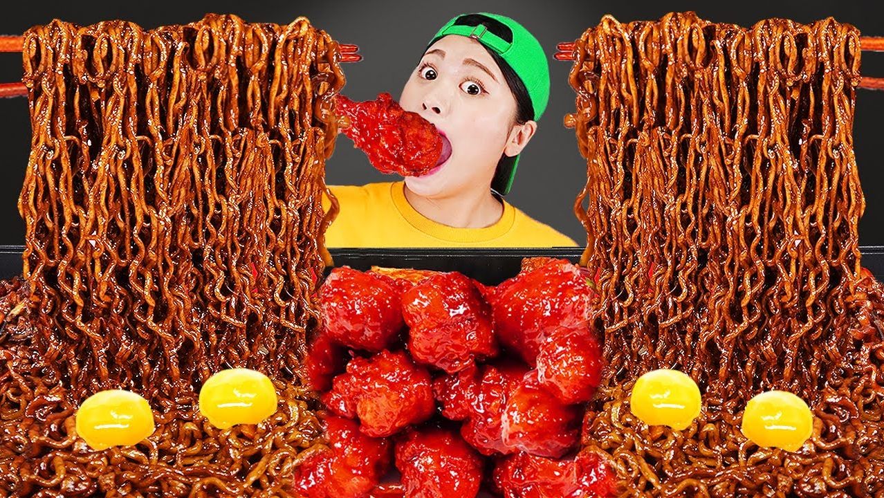 Курица с черной лапшой Мукбанг