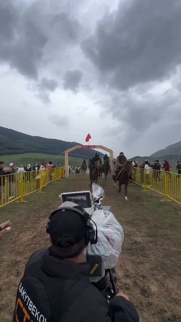 Работа видеооператора опасна.