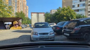 Где-то езжу, чет доставляю.