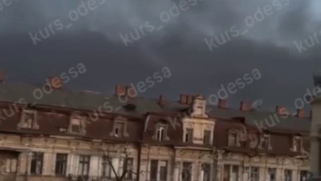Очень сильно горит порт Одессы