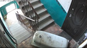 ванна падает в подъезде