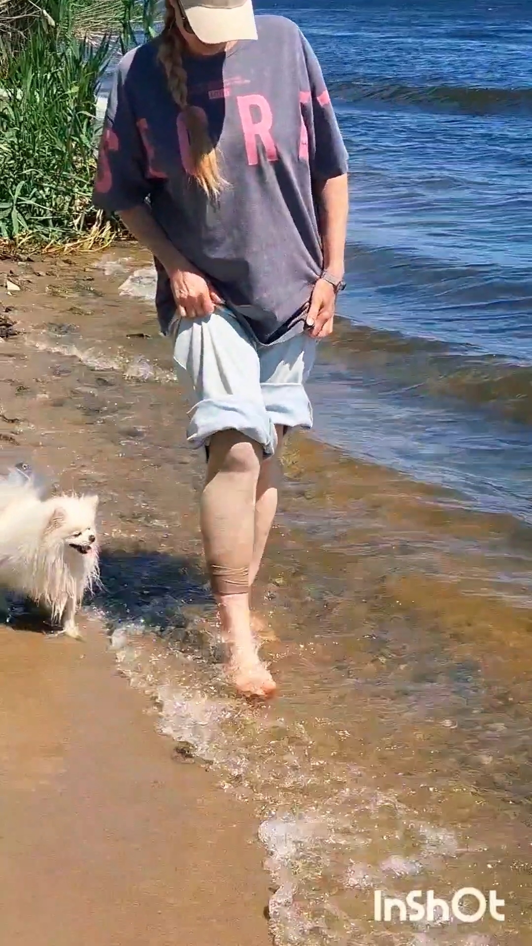 Простое счастье - босиком по воде❤️Когда родная река Волга ласкает стопы.. #река #вода #боиком