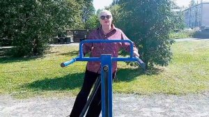 Пошли мы сегодня с подругой на тренажёры 😊🥰👍