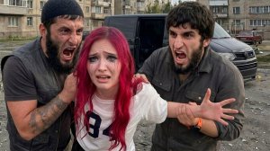 БАНДИТЫ ПОХИТИЛИ ДЕВУШКУ НА УЛИЦЕ И УВЕЗЛИ НА МАШИНЕ