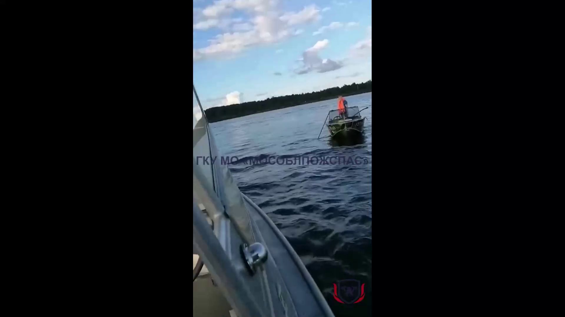 Дубненские спасатели остановили неуправляемый катер на Иваньковском водохранилище