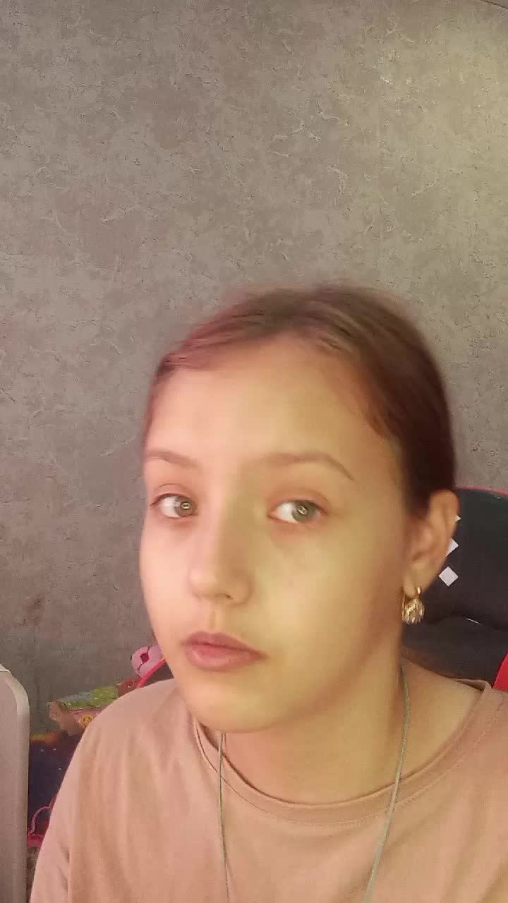 улик жрёт говно шучу мороженое