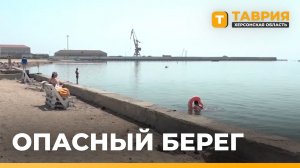 На пляже Скадовска установлены информационные таблички, предупреждающие о запрете купания в море