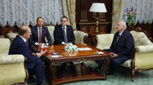 Зюганов вручил Ленинскую премию Лукашенко